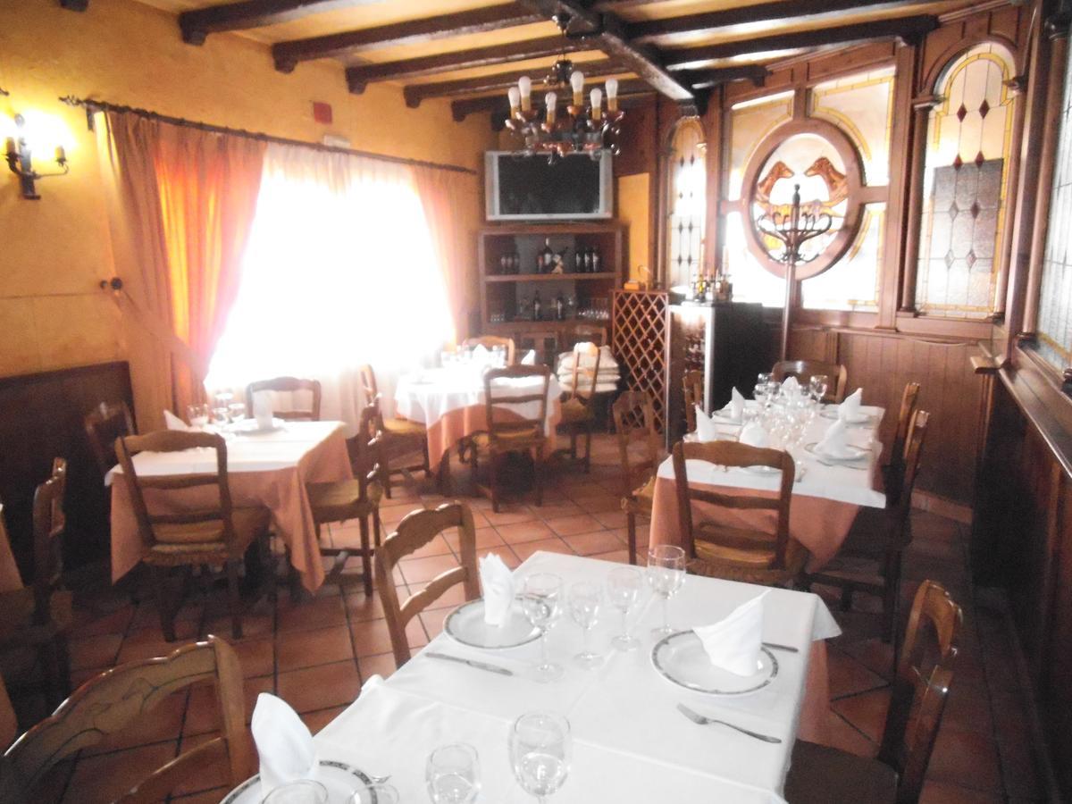 Hostal Los Galgos Yepes Exteriör bild