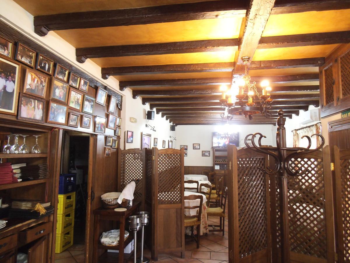 Hostal Los Galgos Yepes Exteriör bild
