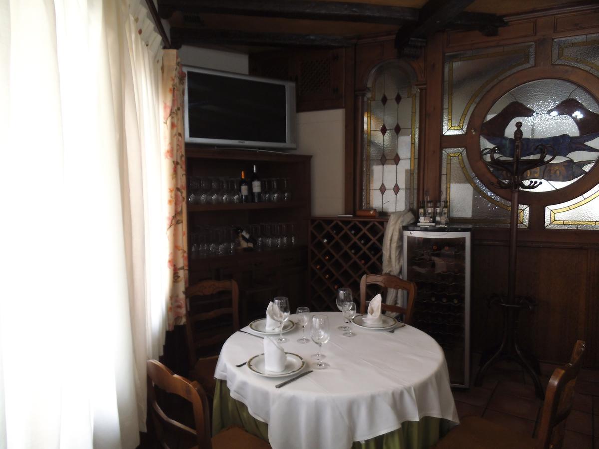 Hostal Los Galgos Yepes Exteriör bild