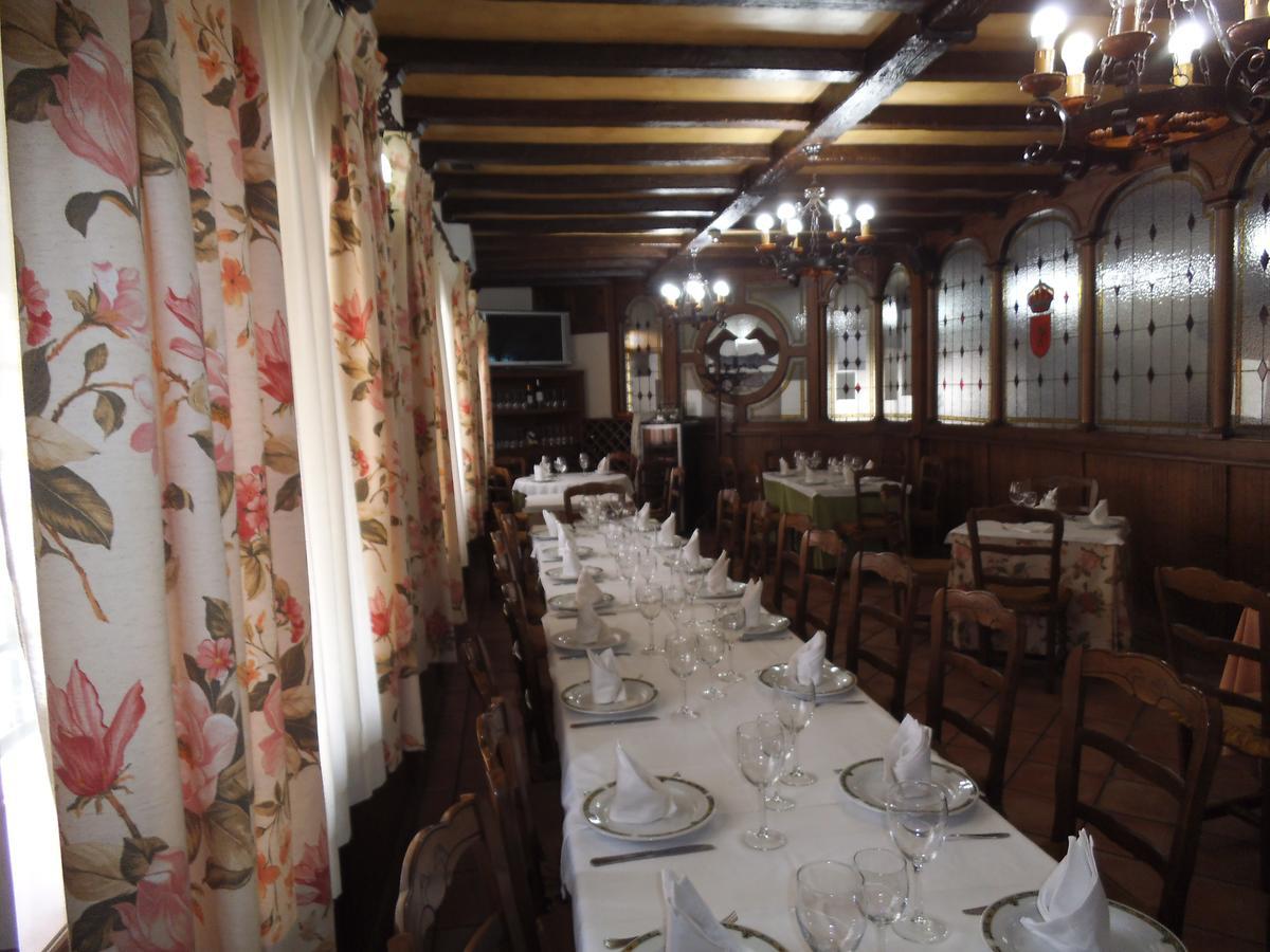Hostal Los Galgos Yepes Exteriör bild