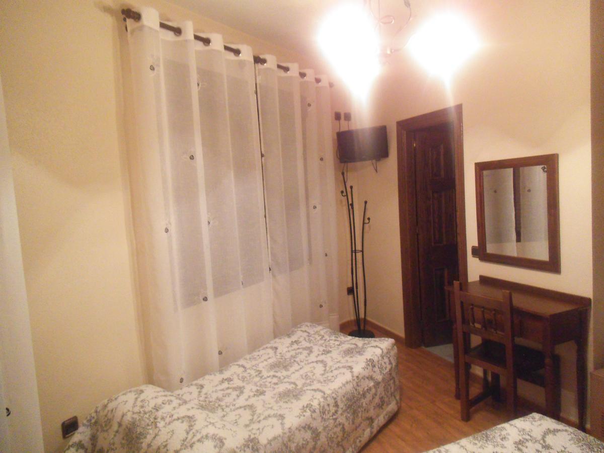 Hostal Los Galgos Yepes Exteriör bild