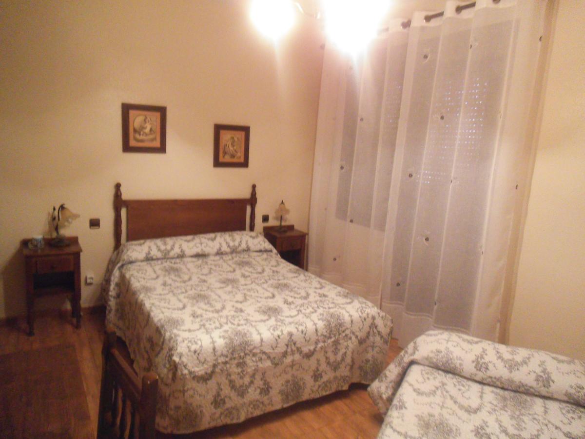 Hostal Los Galgos Yepes Exteriör bild