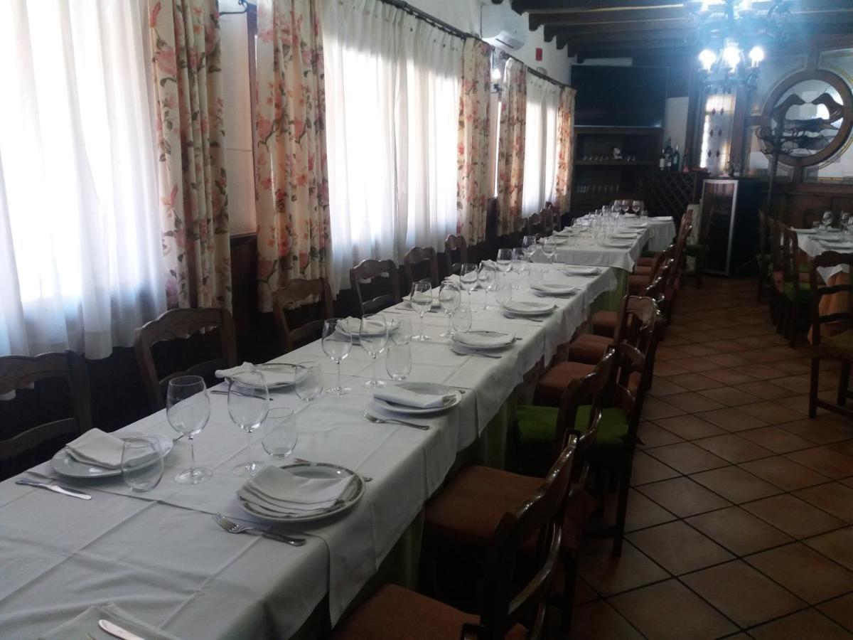 Hostal Los Galgos Yepes Exteriör bild