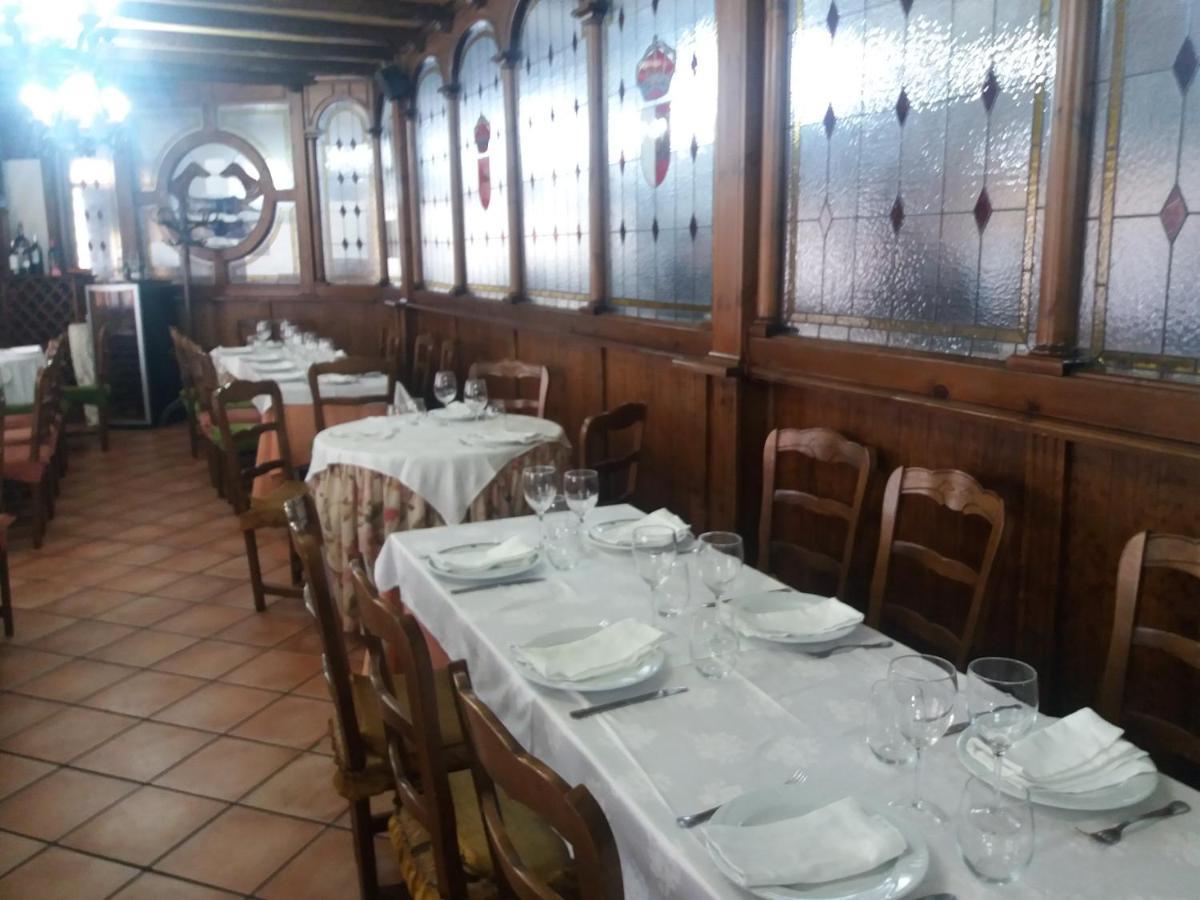Hostal Los Galgos Yepes Exteriör bild