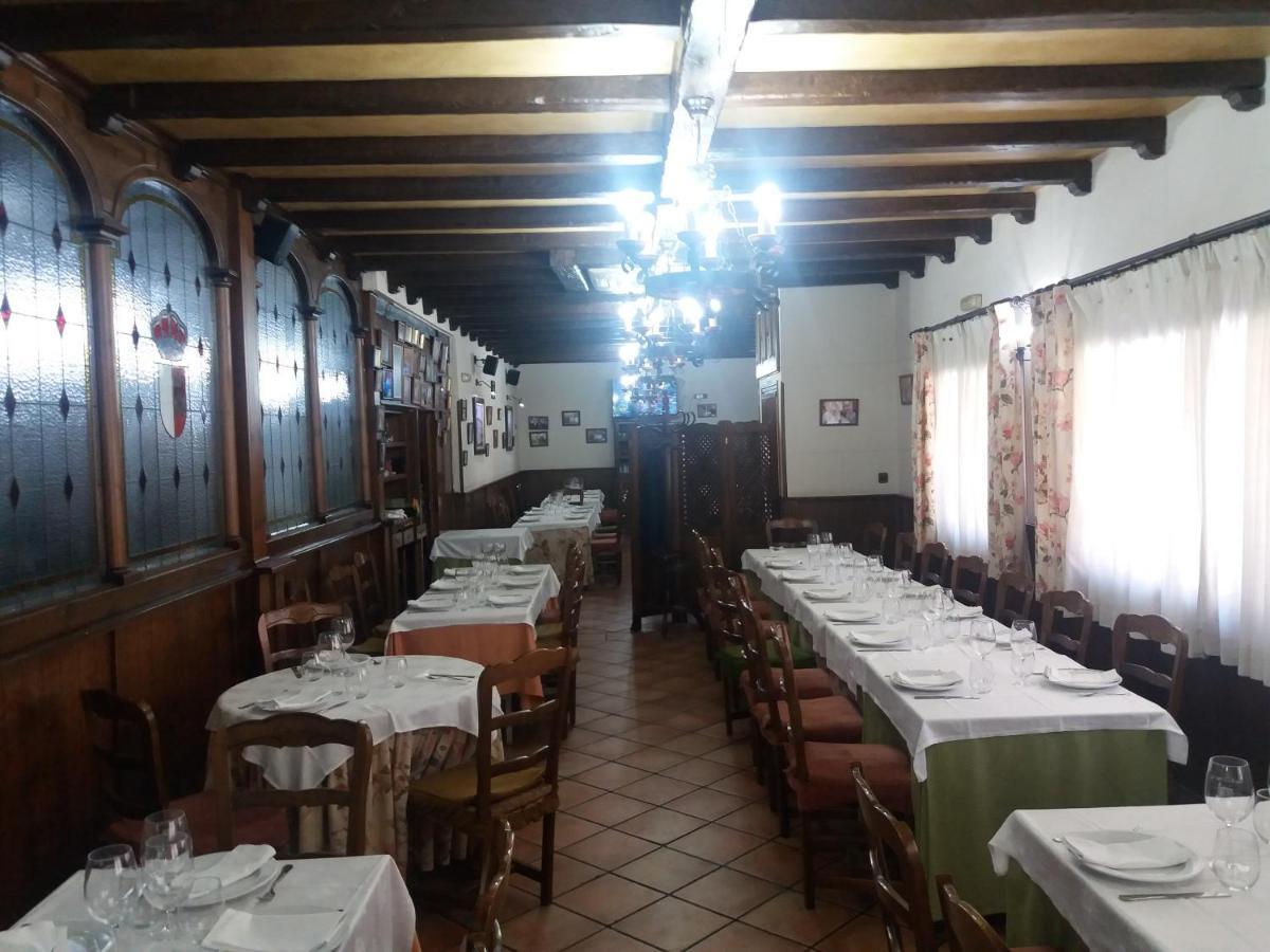 Hostal Los Galgos Yepes Exteriör bild